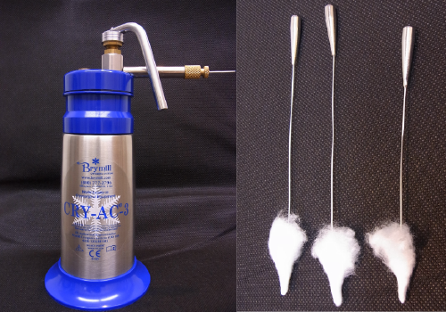 液体窒素治療で使うスプレーと綿棒